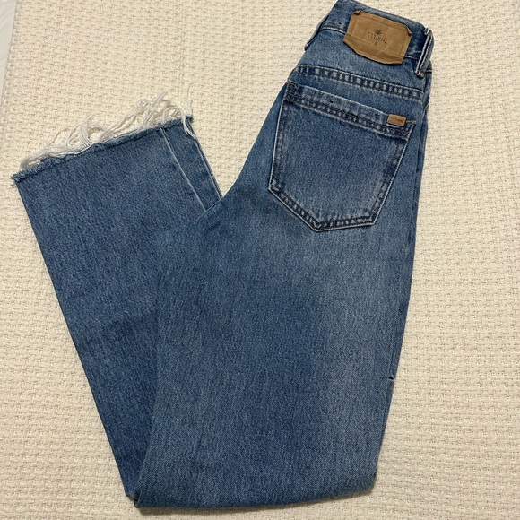 Like New THRILLS Denim High Waisted Paige Jeans - Size 2 - Picture 2 of 4